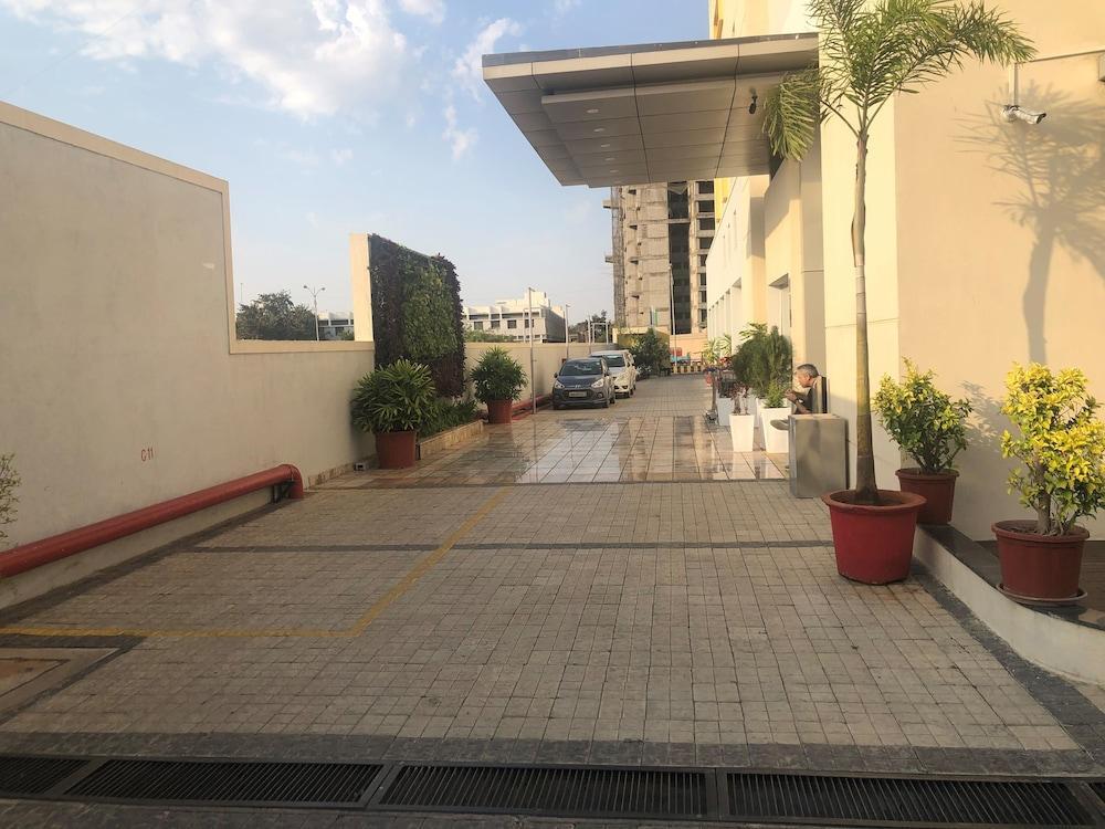 Holiday Inn Express Nashik Indira Nagar, an IHG Hotel Bagian luar foto